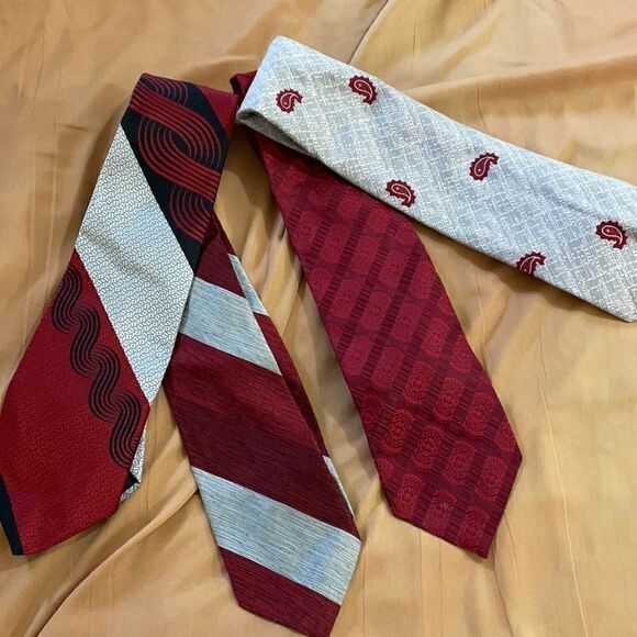 Bundle of 4 Silver Gray and Red 60s vintage Neck Ties - Picture 3 of 9